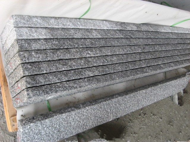 Grey and Black Granite Palisade Stone for Garden and Outdoor Landscape