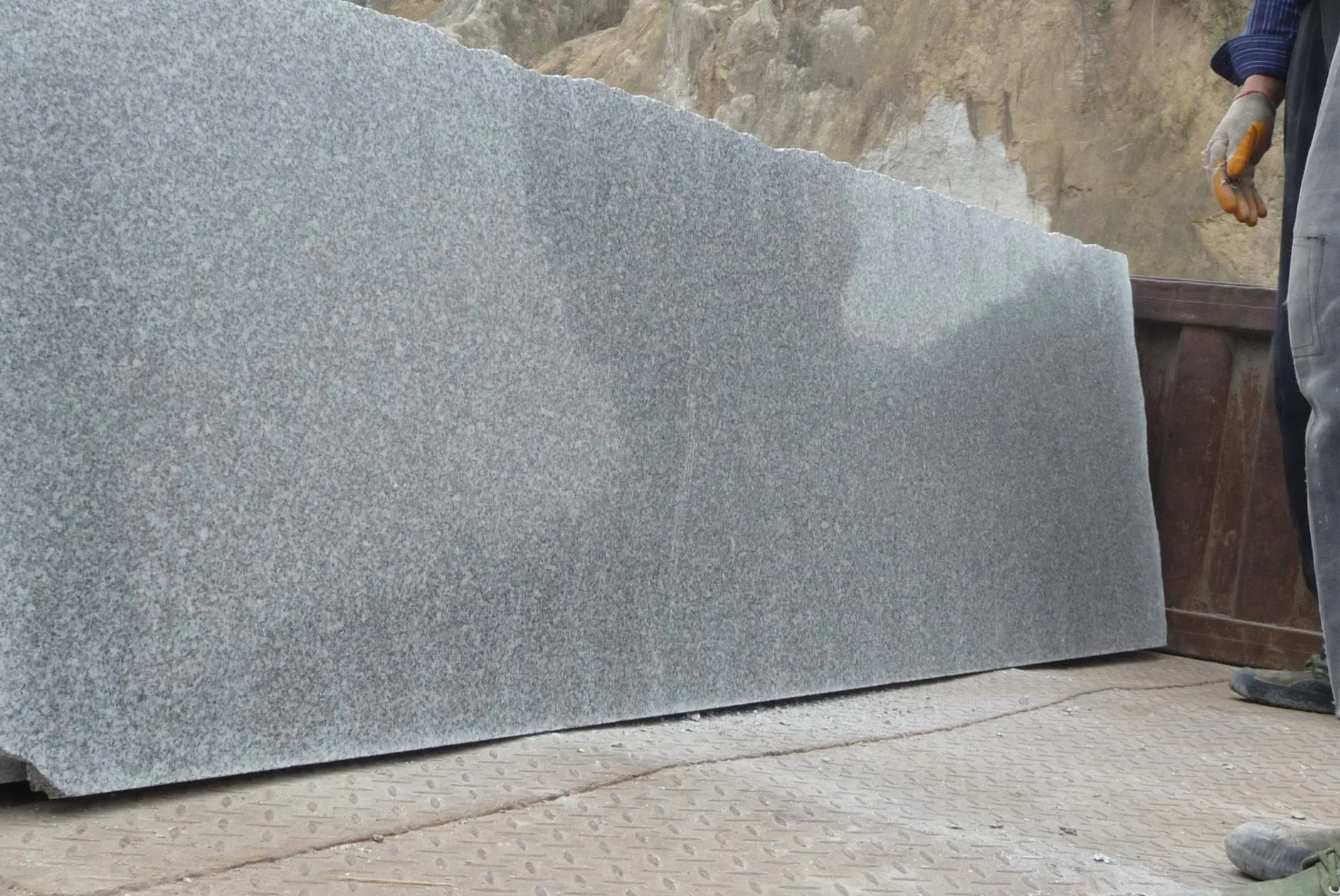 Natural Granite Tiles and Paving Stone for Indoor and Outdoor Projects